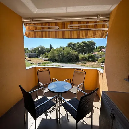 Noel - Free Covered Parking - Fast Wifi - Near Beaches & Brijuni Apartman Fažana
